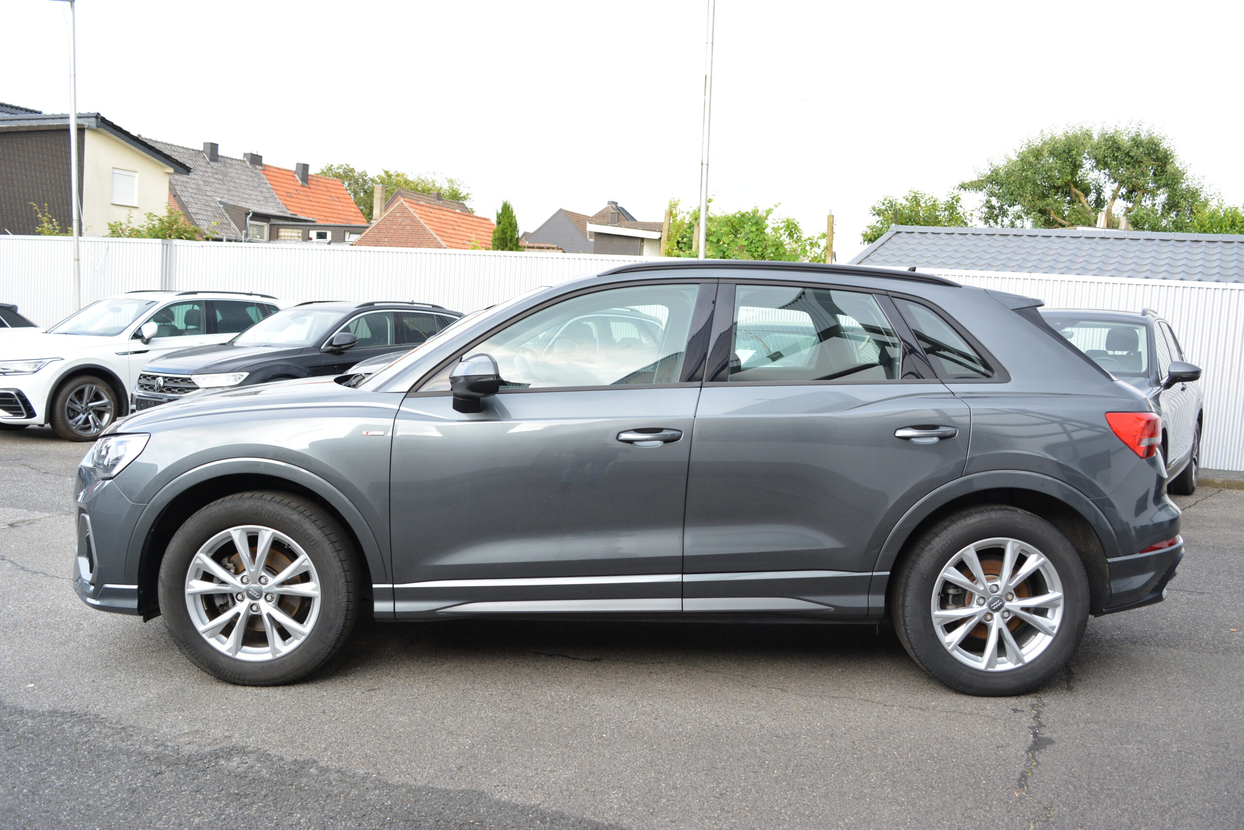 AUDI Q3 2,0 TDI 150 PS Stronic LED AHK ACC NAVI EPAKET