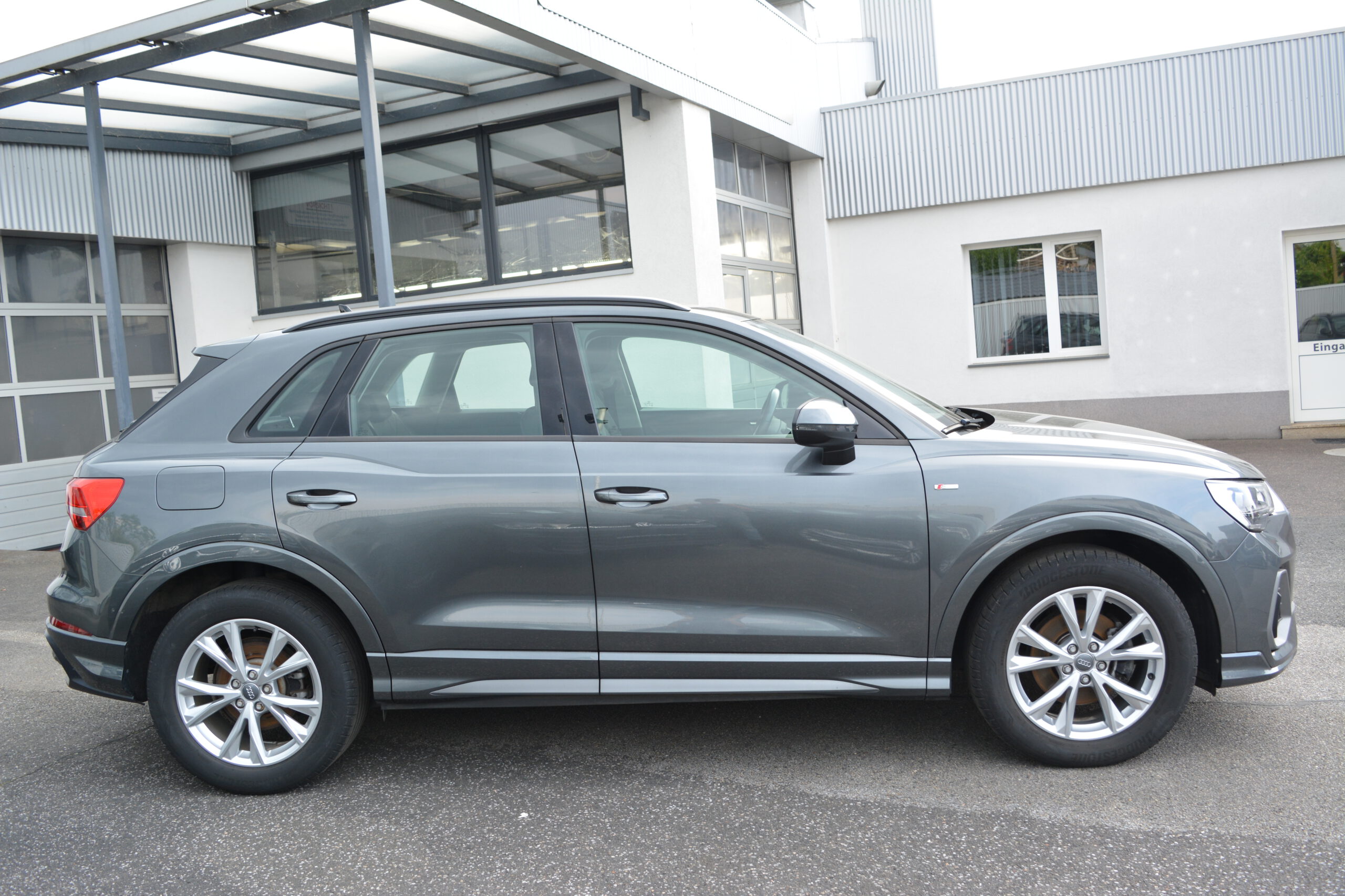 AUDI Q3 2,0 TDI 150 PS Stronic LED AHK ACC NAVI EPAKET