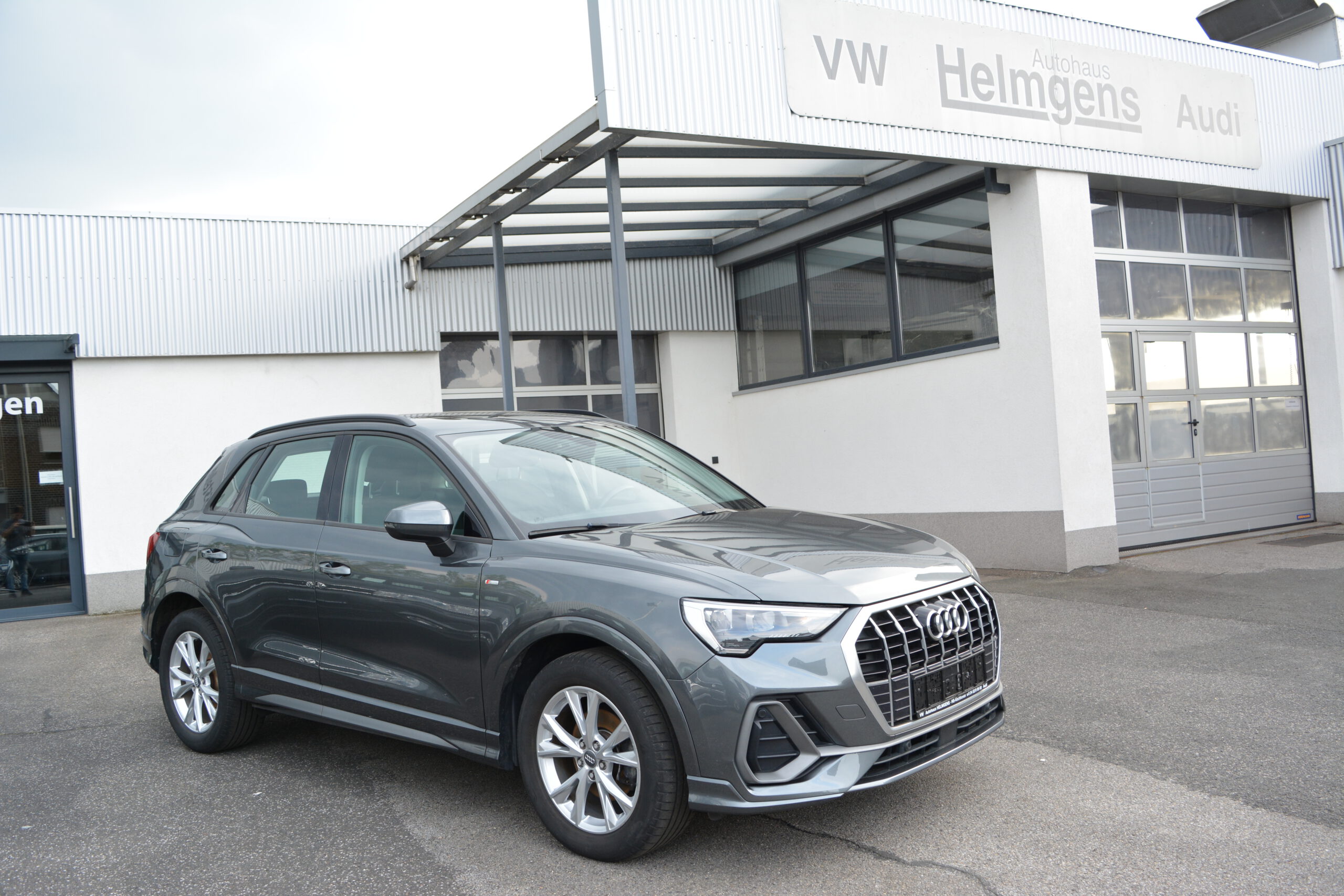 AUDI Q3 2,0 TDI 150 PS Stronic LED AHK ACC NAVI EPAKET