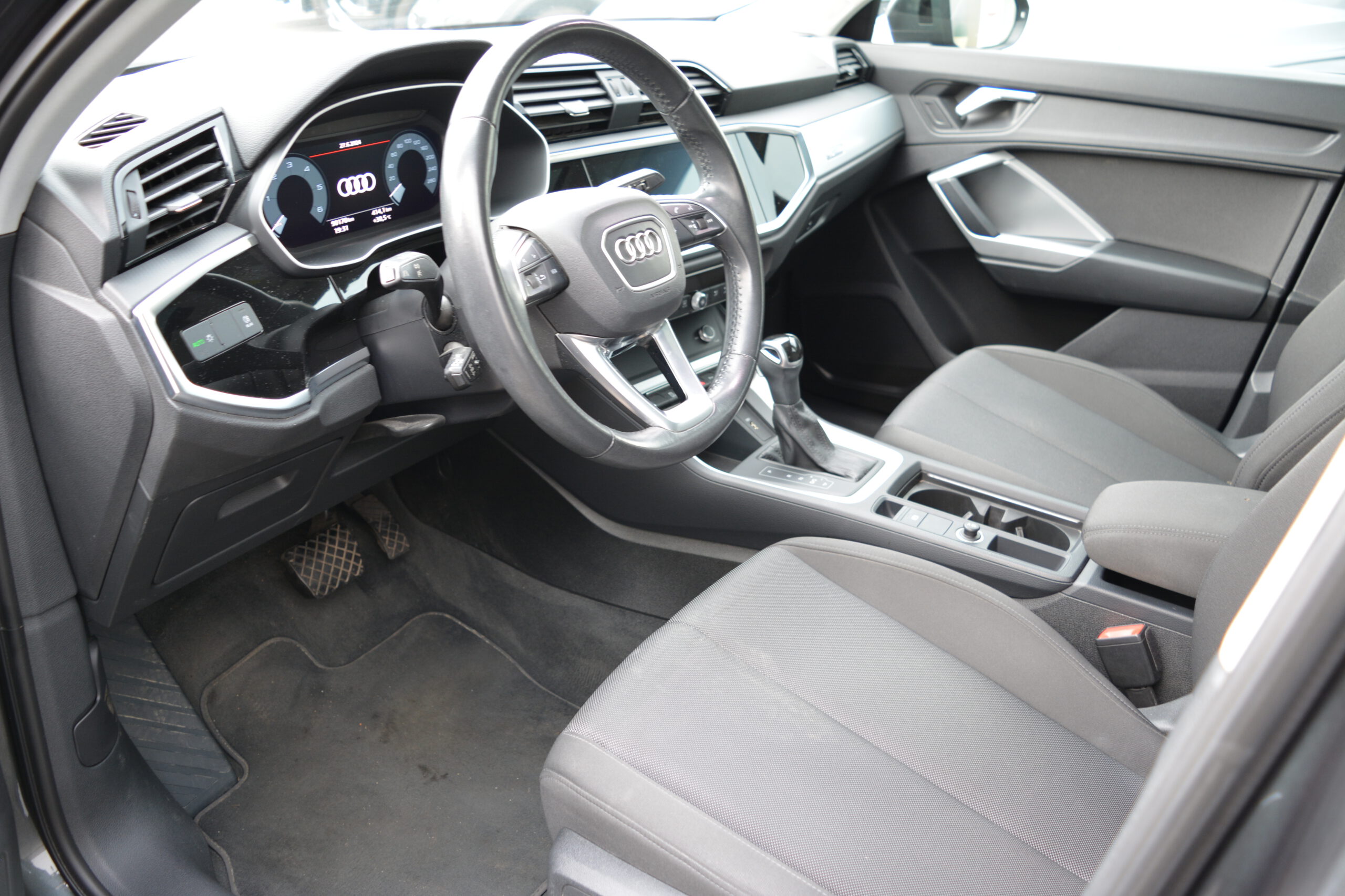 AUDI Q3 2,0 TDI 150 PS Stronic LED AHK ACC NAVI EPAKET