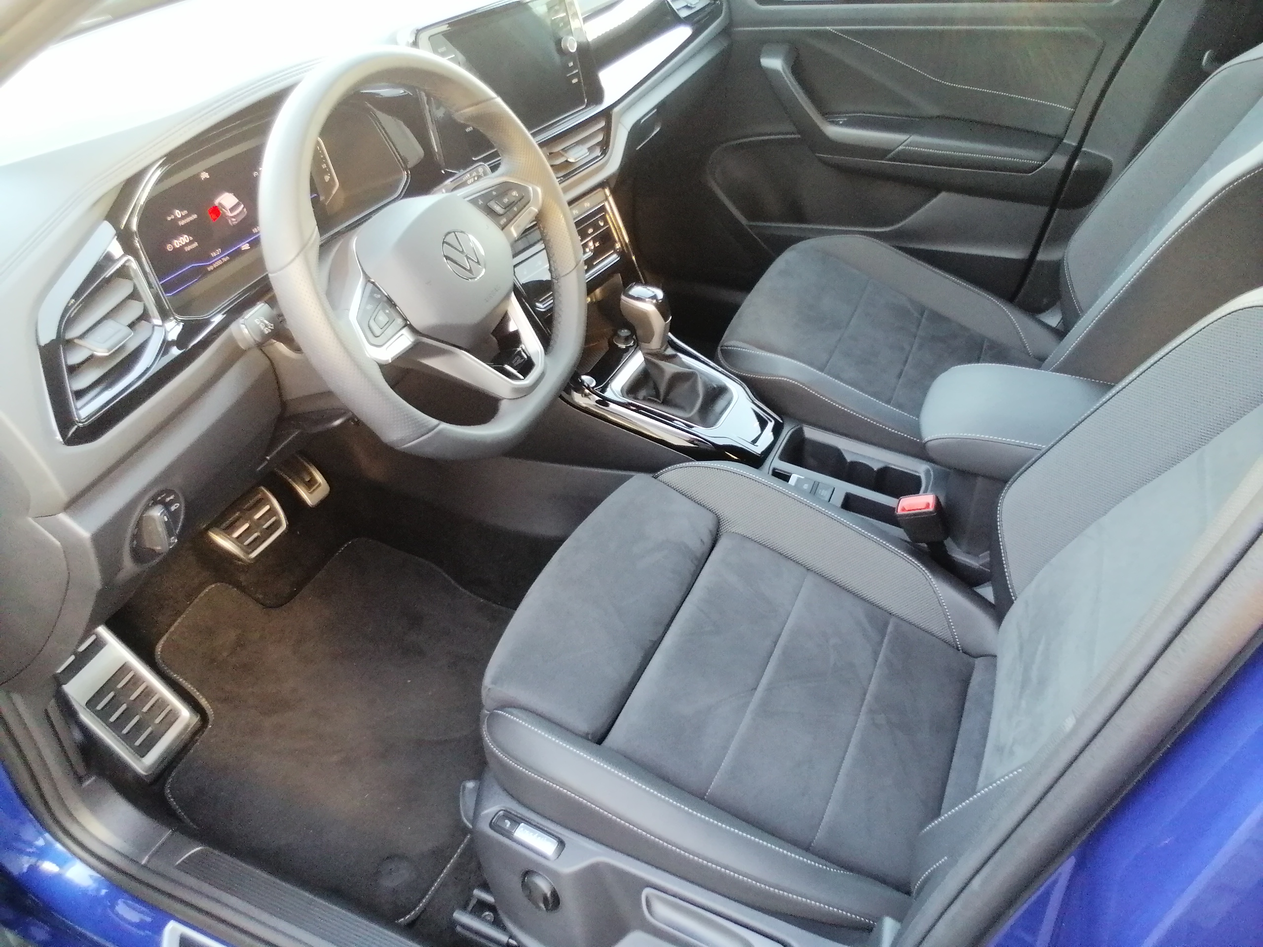 VW T-Roc R-Line 150 PS DSG Black Style AHK EPaket KAM