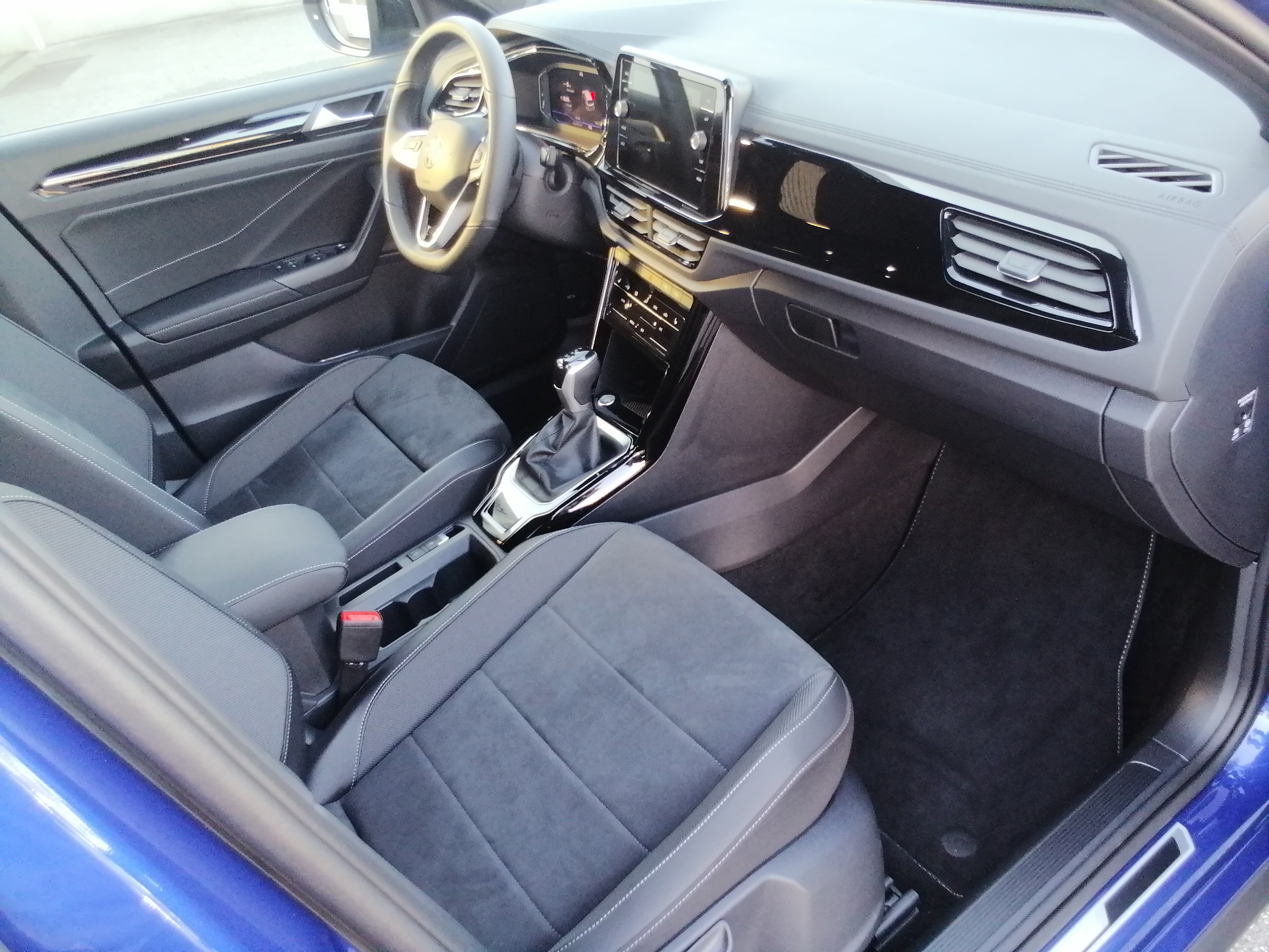 VW T-Roc R-Line 150 PS DSG Black Style AHK EPaket KAM