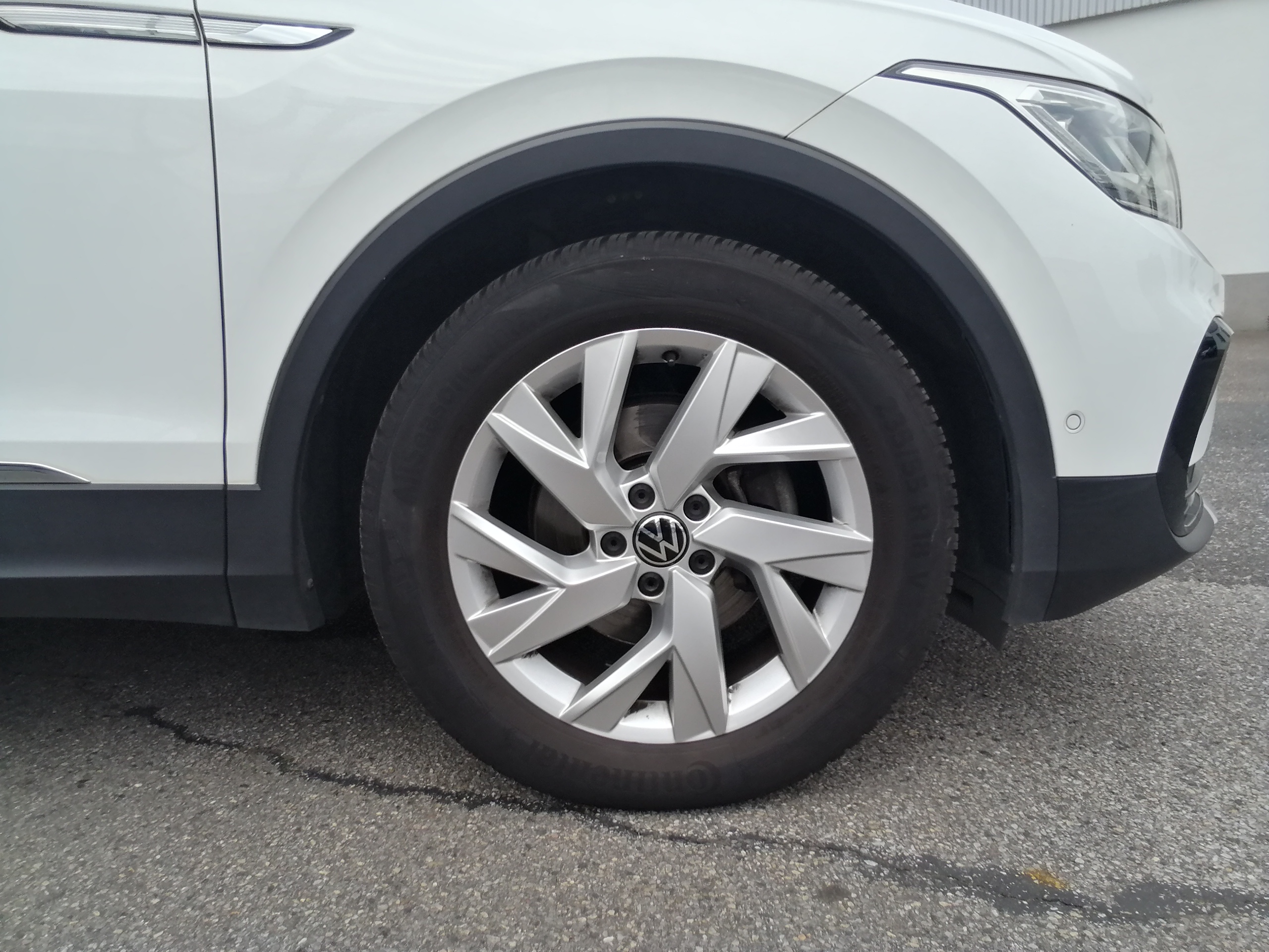 VW Tiguan 1,5 TSI DSG Elegance LED NAVI KAM SHZ ACC EPAKET