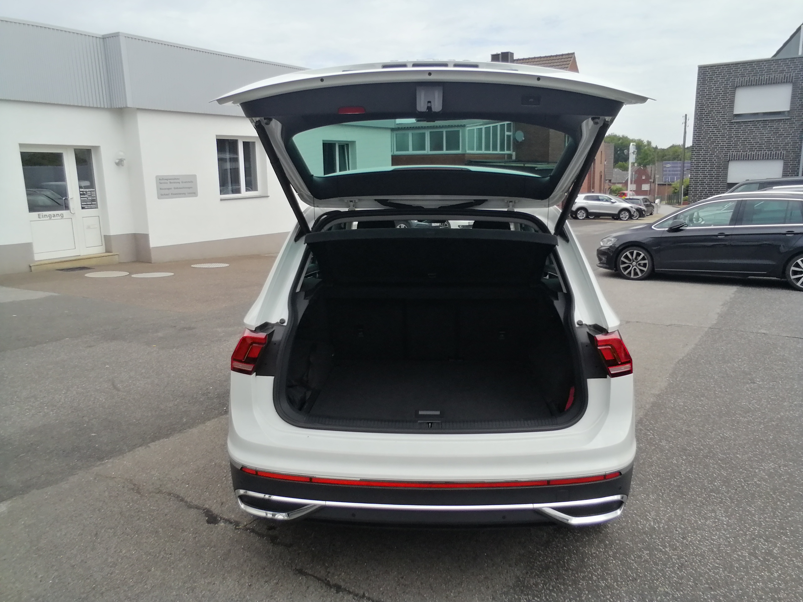 VW Tiguan 1,5 TSI DSG Elegance LED NAVI KAM SHZ ACC EPAKET