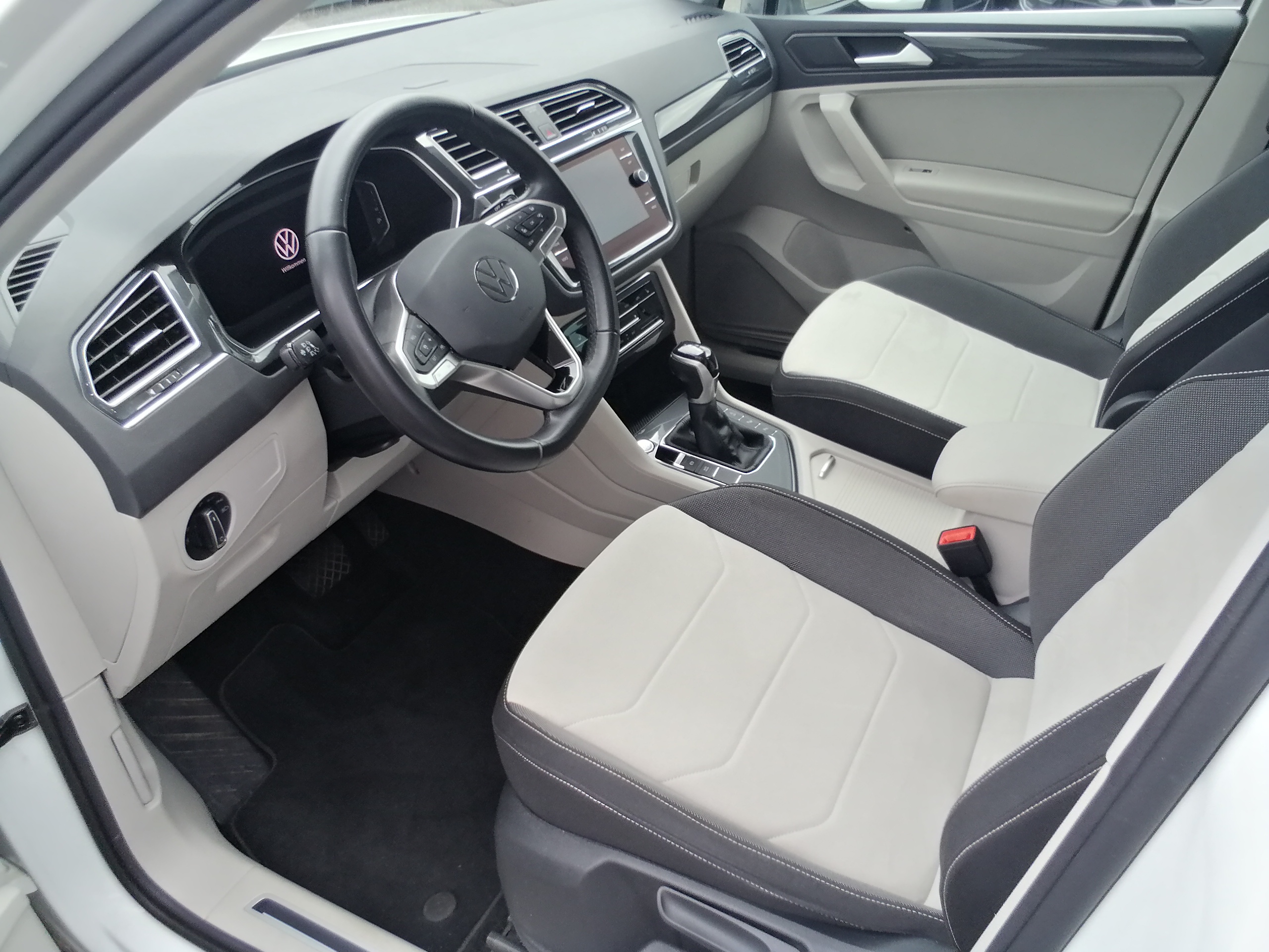 VW Tiguan 1,5 TSI DSG Elegance LED NAVI KAM SHZ ACC EPAKET