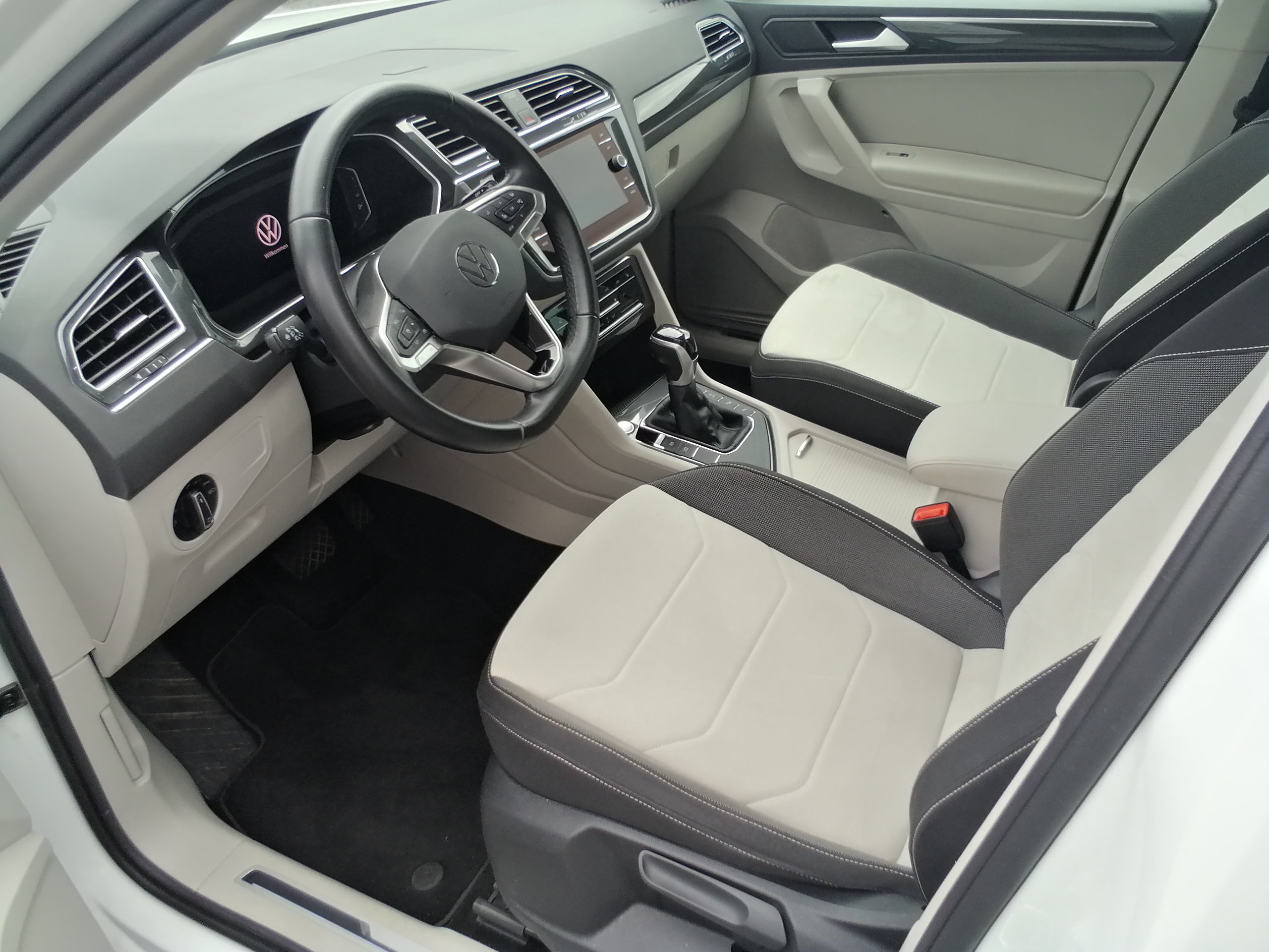 VW Tiguan 1,5 TSI DSG Elegance LED NAVI KAM SHZ ACC EPAKET