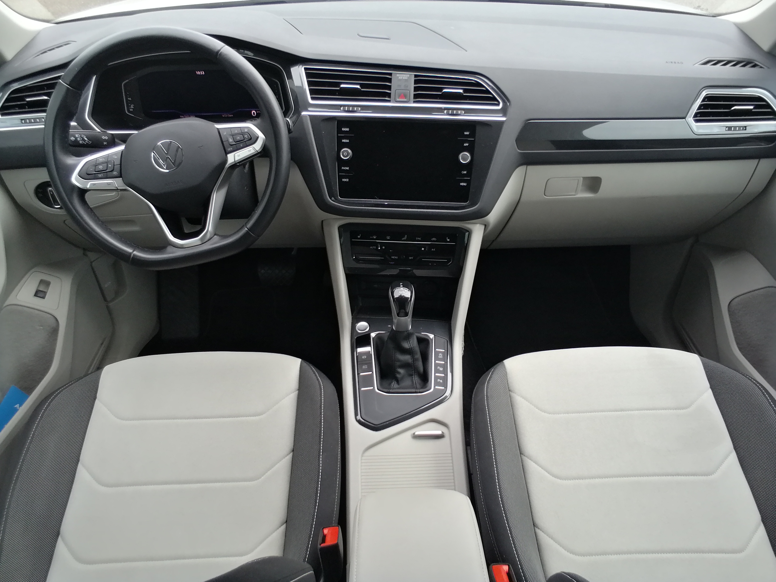 VW Tiguan 1,5 TSI DSG Elegance LED NAVI KAM SHZ ACC EPAKET