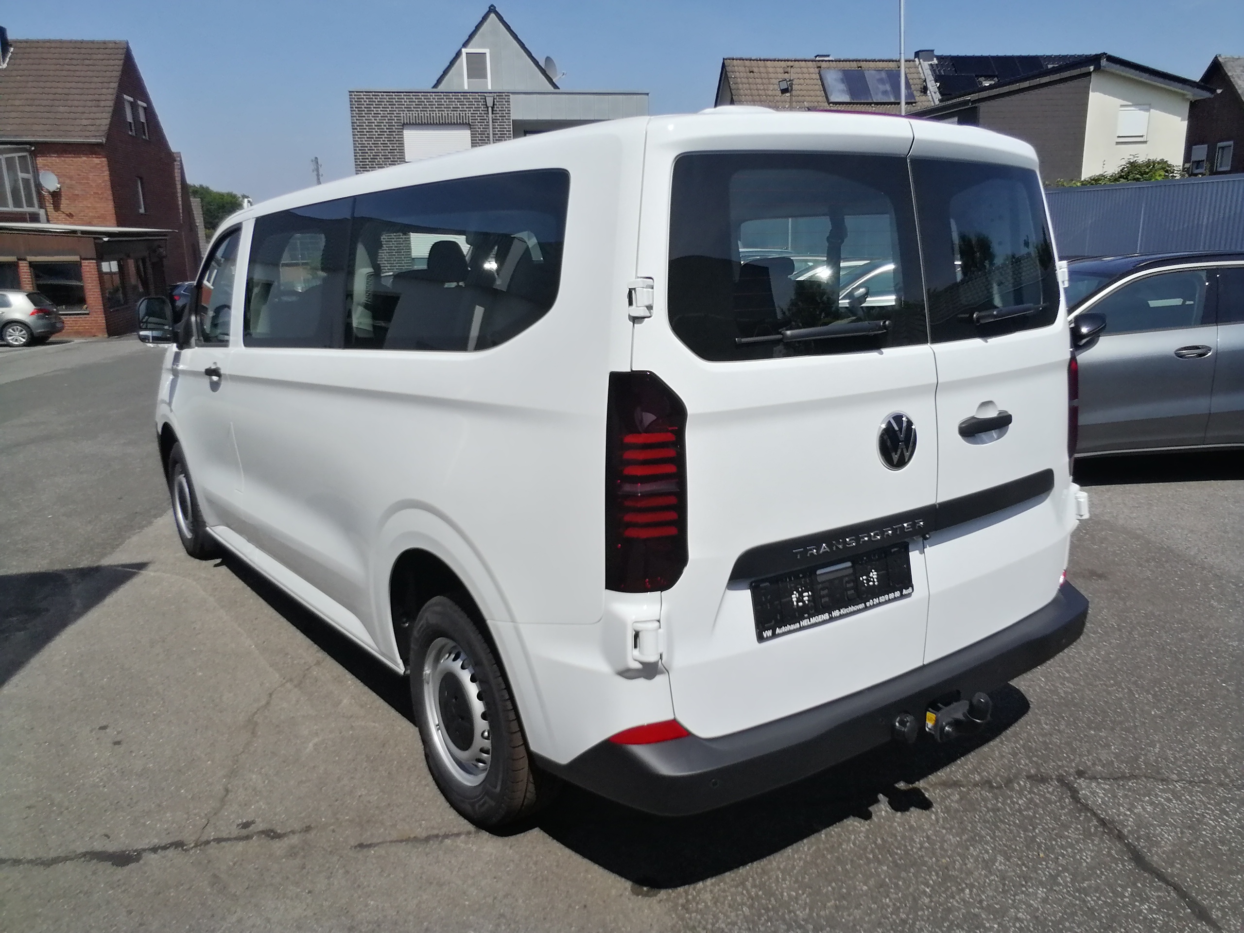 VW T7 Transporter Kombi TDI 150PS Lang 9 Sitze LED AHK NAVI GRA CAM