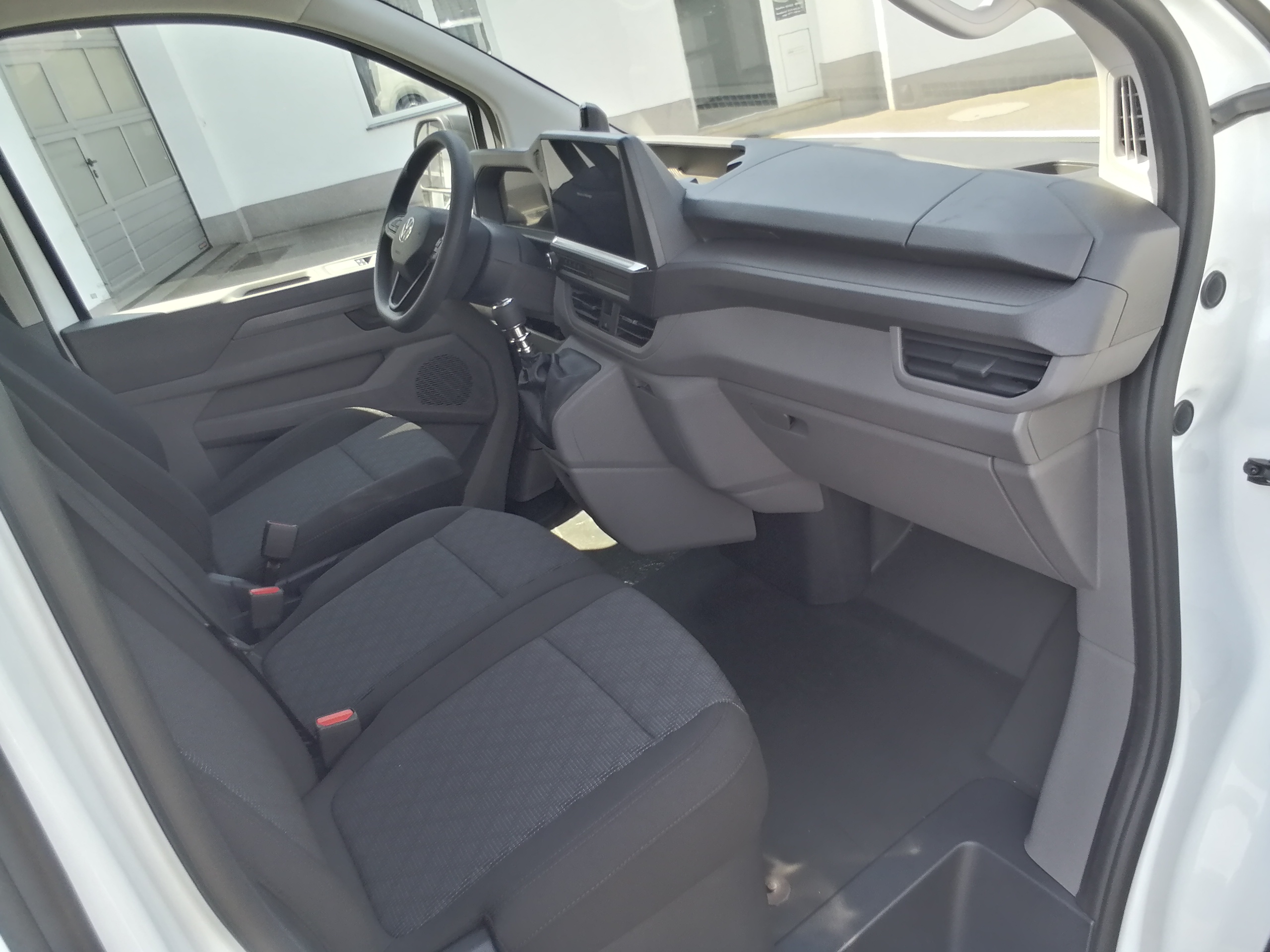 VW T7 Transporter Kombi TDI 150PS Lang 9 Sitze LED AHK NAVI GRA CAM