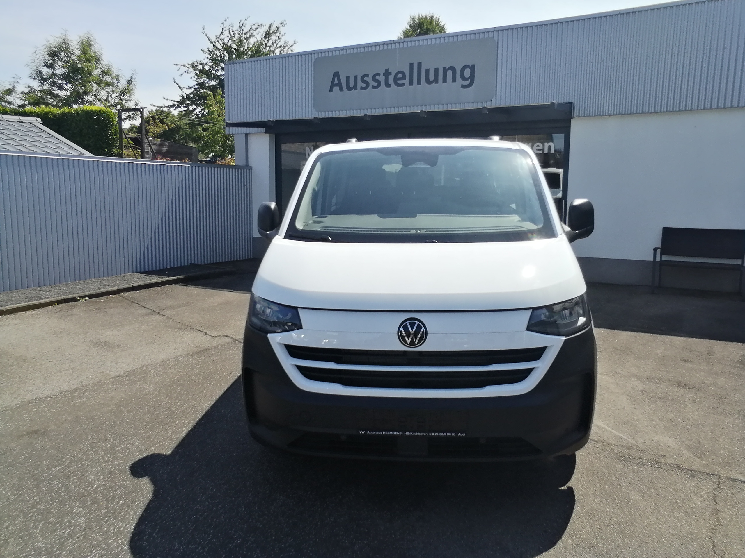VW T7 Transporter Kombi TDI 150PS Lang 9 Sitze LED AHK NAVI GRA CAM