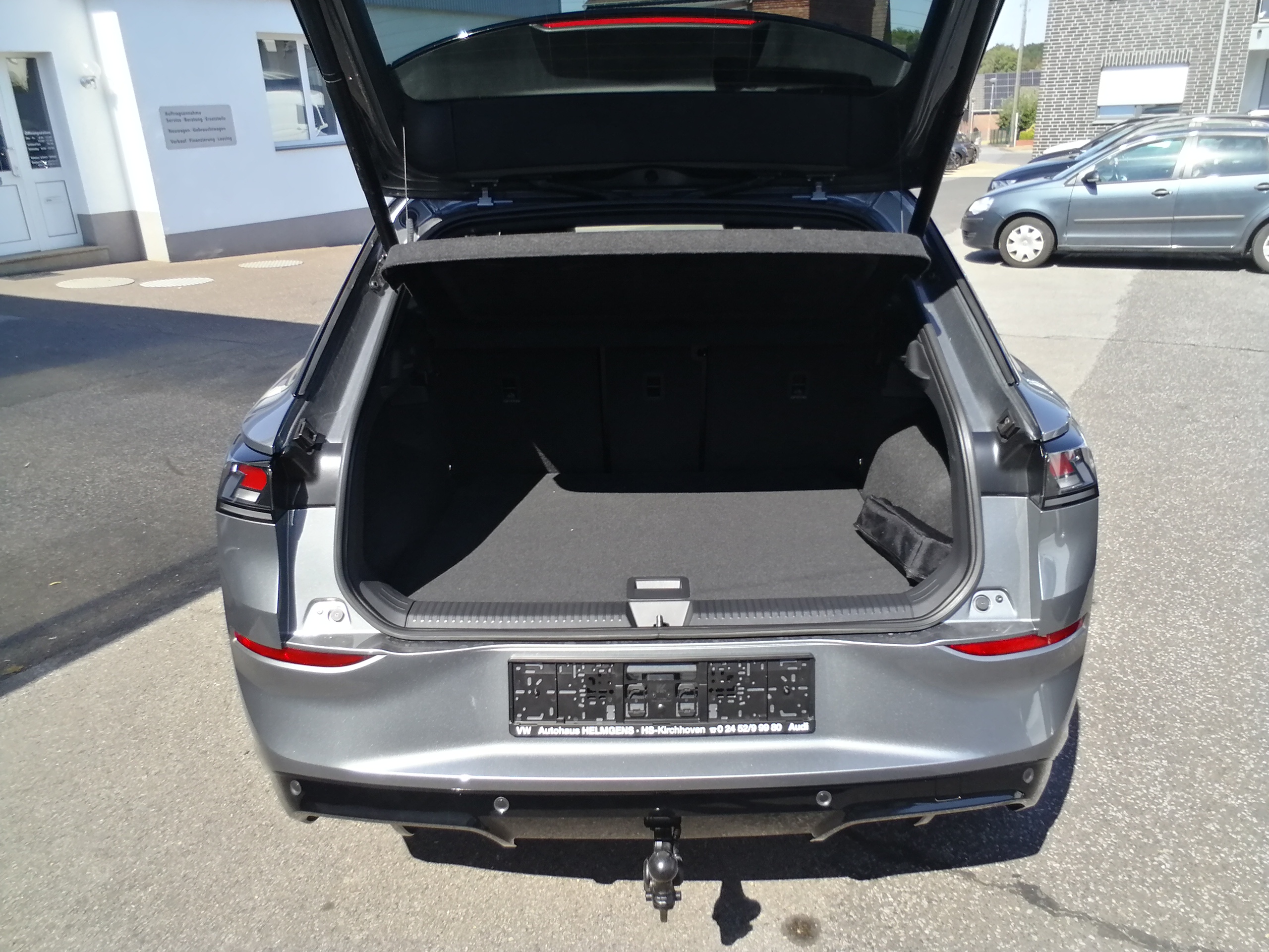 VW T-ROC 1.5 eTSI 150 PS R-Line IQ LIGHT AHK KAM ACC EKlappe