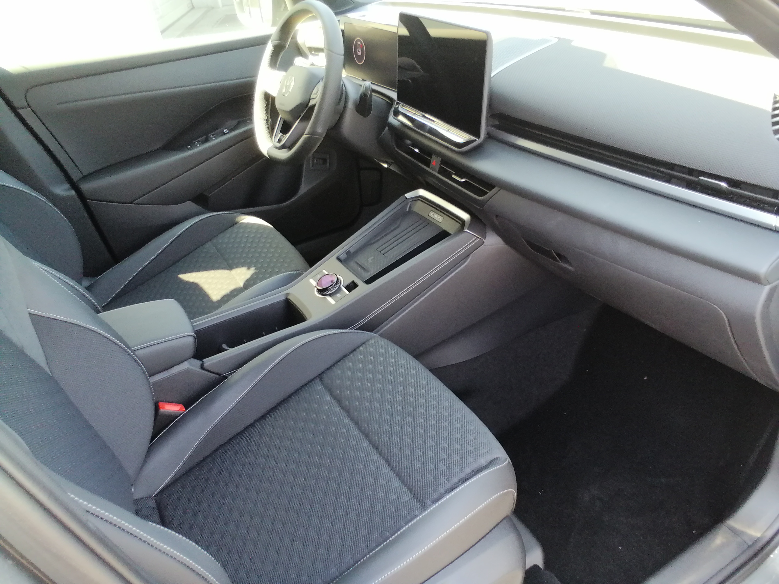 VW T-ROC 1.5 eTSI 150 PS R-Line IQ LIGHT AHK KAM ACC EKlappe