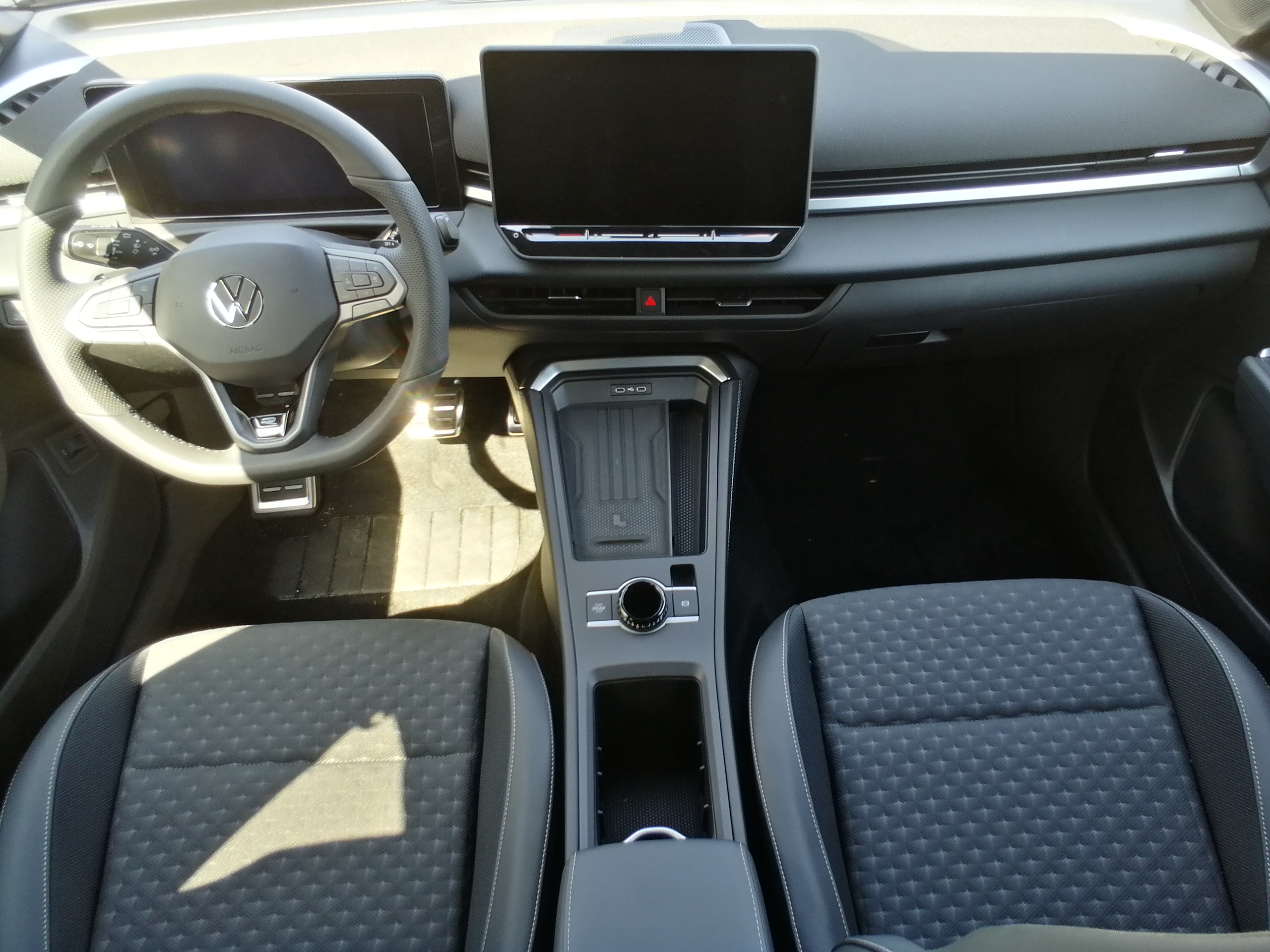 VW T-ROC 1.5 eTSI 150 PS R-Line IQ LIGHT AHK KAM ACC EKlappe